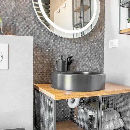 Apartment Ladan *