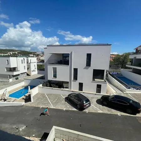 Apartment Ladan *